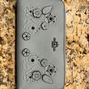 Coach Accordion Zip Wallet with appliqué flowers Color: Corn flower